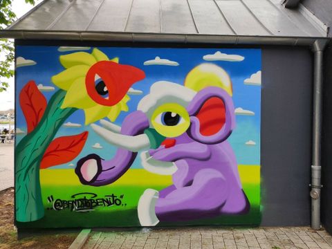 Bildvergrößerung: Graffiti am Sanitärgebäude am Treptower Hafen - Elefant