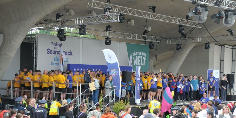 Fackellauf Special Olympic World Games Berlin 2023 - Die Bühne mit allen Läuferinnen und Läufern