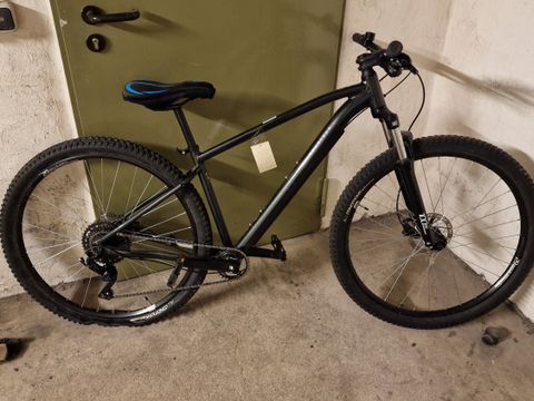 Schwarzes Mountainbike