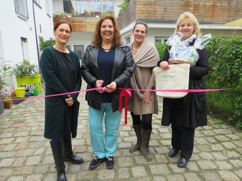 Bildvergrößerung: v.l.n.r. Andrea Faller (Tagesmutter), Claudia Schütz (Jugendamtsdirektorin) , Joselin Grell (Tagesmutter), Annett Hildemann (Koordination und pädagogische Fachberatung Kindertagesspflege)