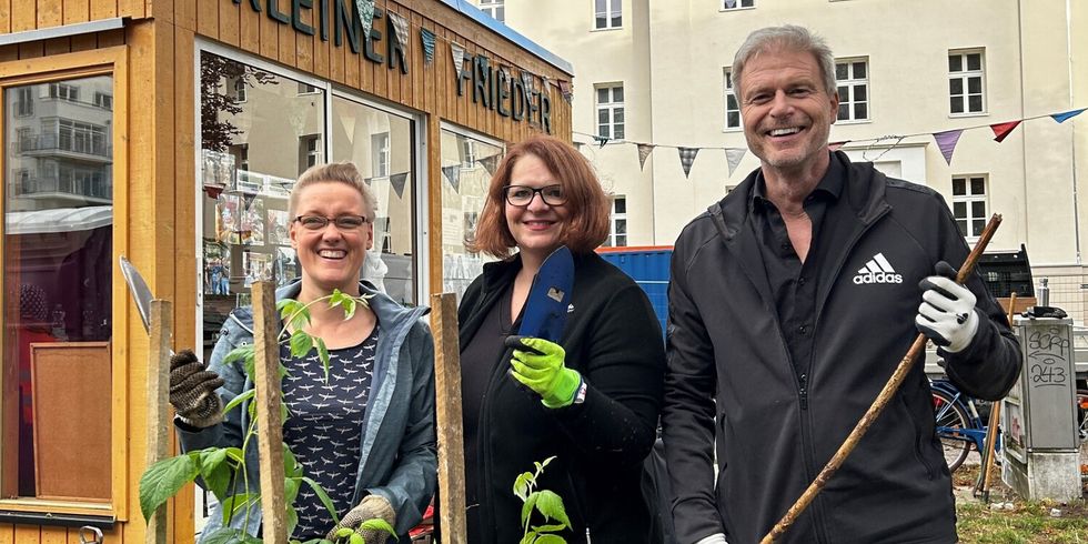 Mitarbeiter des Bezirksamtes und des Jobcenters bei den Freiwilligentagen.