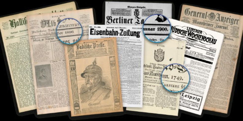 Mehrere historische Zeitungen mit hervorgehobenen Jahreszahlen: 1896, 1900, 1749