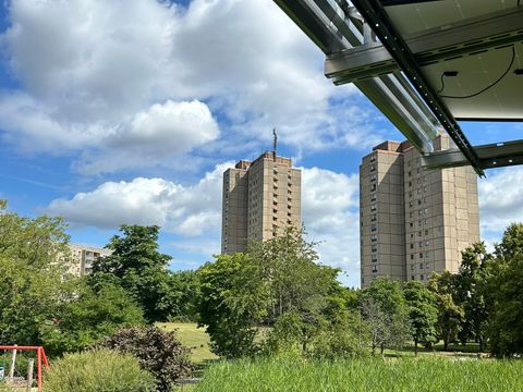 Bildvergrößerung: Ansicht unterhalb des Solardaches in Richtung Parkgelände