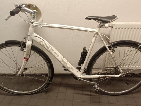 Weißes Herrenfahrrad