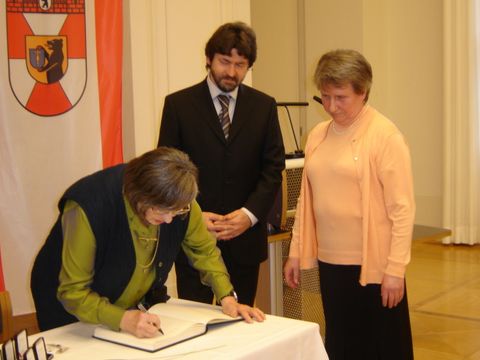 Bildvergrößerung: Bezirksmedaille 2005 Dr. Irmtraud Koch