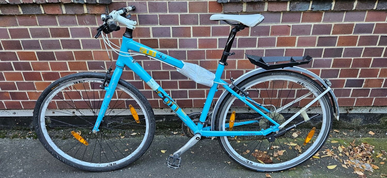 Blaues Herrenfahrrad