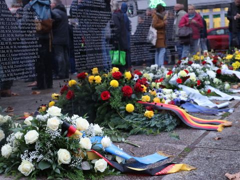 9. November 2023: Gedenkveranstaltung an der Spiegelwand Steglitz