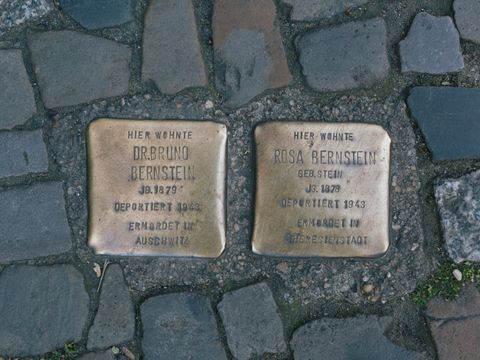 Bildvergrößerung: Stolperstein für Familie Bernstein