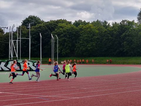 Bildvergrößerung: Staffellauf der Mädchen über 3x800 Meter