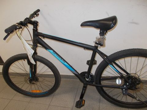 Schwaz-blaues Herrenfahrrad