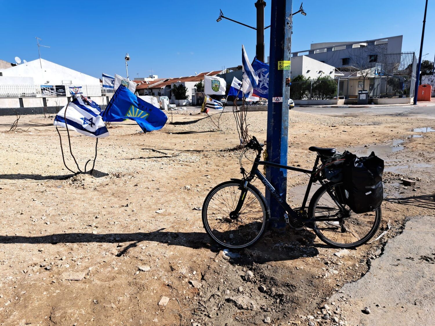 Ansicht des Platzes, wo das Polizeirevier stand, an dem mehrere Israelis am 7. Oktober 2023 getötet wurden