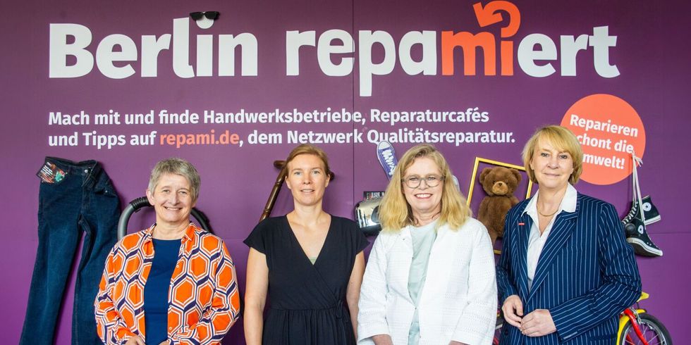 repami Vorstellung: Umweltsenatorin Ute Bonde, BSR-Chefin Stephanie Otto, Berlins Handwerkspräsidentin Carola Zarth und Linn Quante von der gemeinnützigen Stiftung anstiftung 