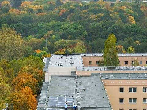 Dach mit Solaranlage Mietersonne Kaulsdorf