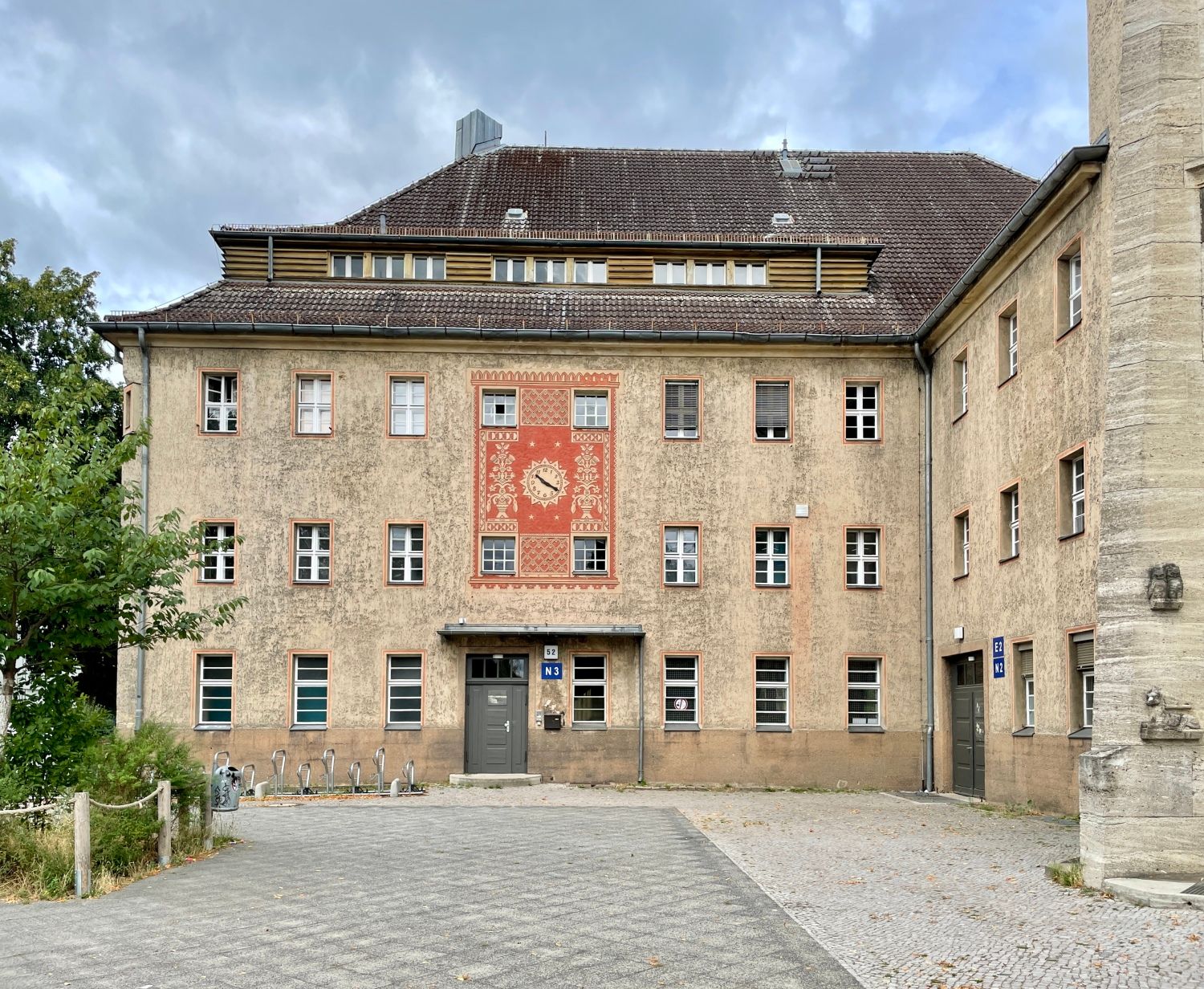 Außenansicht der Johannes-Tews-Grundschule