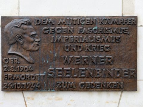 Bildvergrößerung: Gedenktafel für Werner Seelenbinder