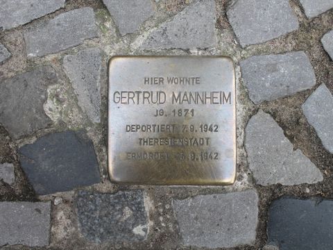 Bildvergrößerung: Stolperstein Gertrud Mannheim