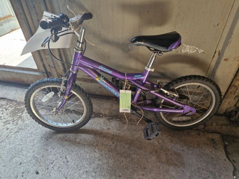 Lila Kinderfahrrad