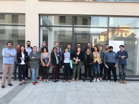 Gruppenbild vor dem Gründerzentrum in Tepebasi