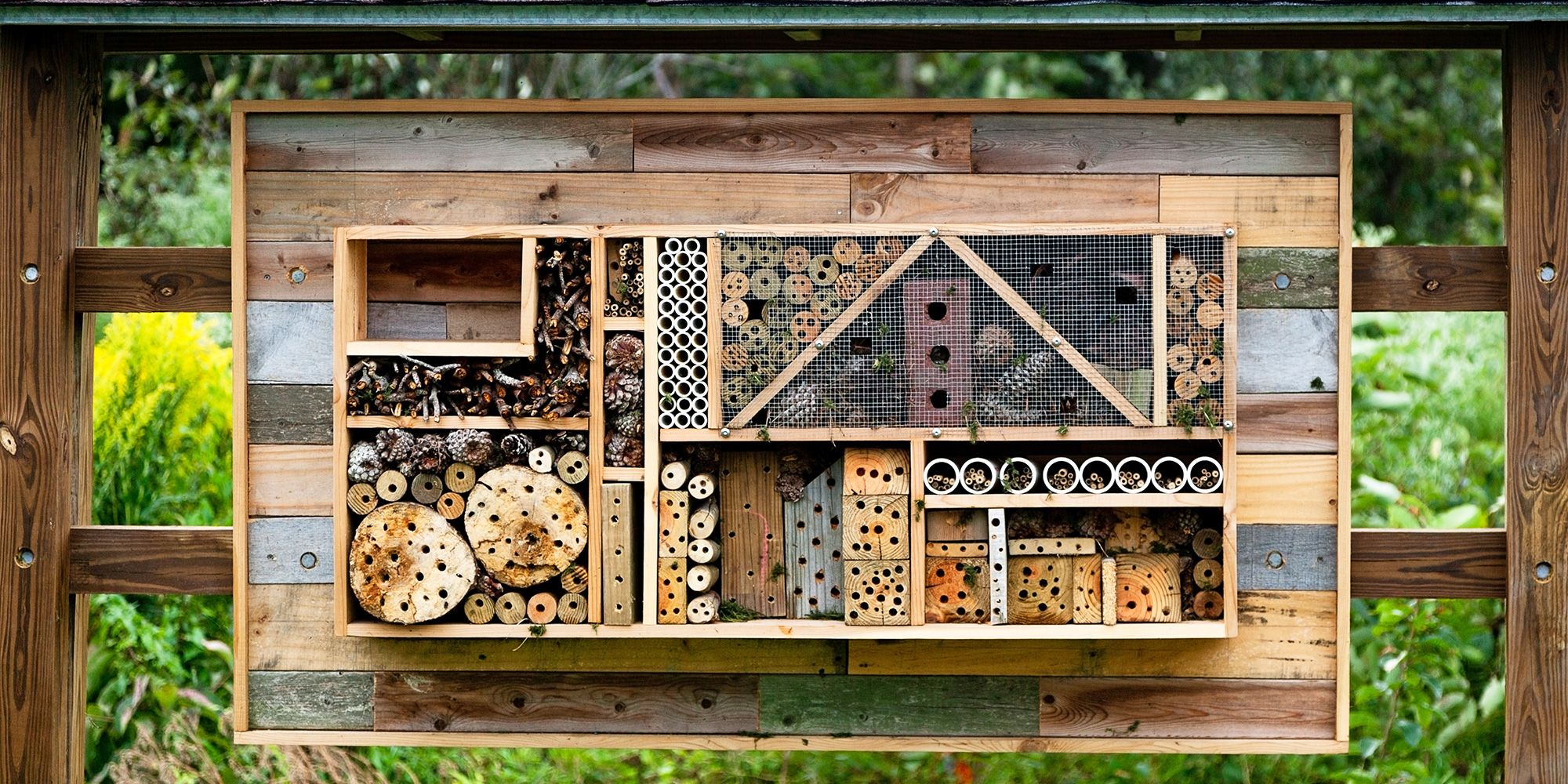 Insektenhotel auf dem Schulhof