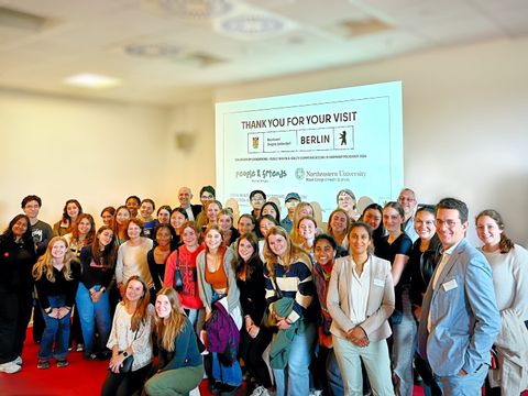 Bildvergrößerung: Gruppenfoto mit der Delegation des Bouvé Colleges der Northeastern University-Boston