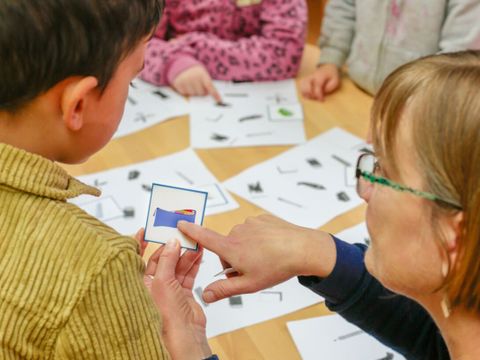 Dr. Gesina Volkmann mit MITsprache-Kindern