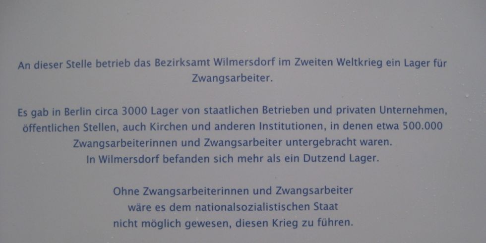 provisorische Gedenktafel Zwangsarbeiterlager Bezirksamt Wilmersdorf