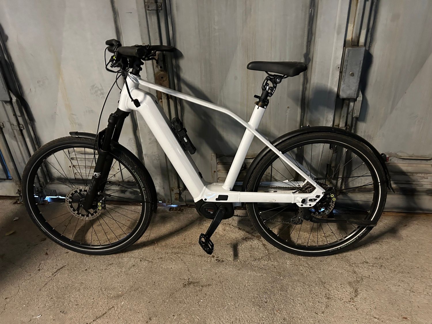 Weißes E-Bike