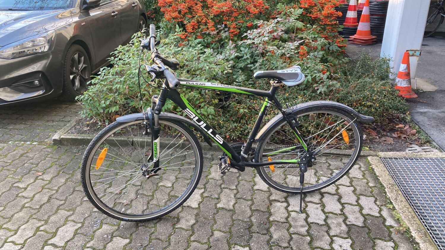 Schwarz - Grünes herrenfahrrad