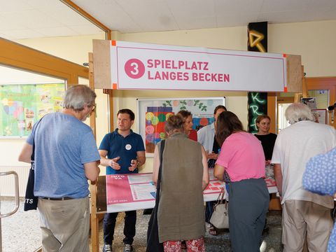 Marktstand Langes Becken / Spielplatz