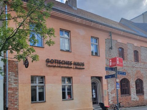 Bildvergrößerung: Touristinfo Gotisches Haus