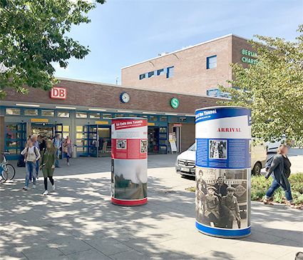 Litfaßsäulen am Bahnhof Charlottenburg