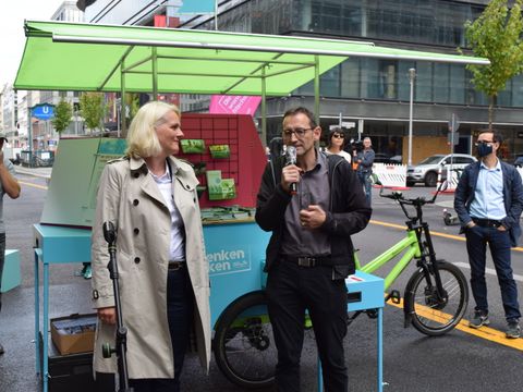 Bezirksbürgermeister Stephan von Dassel und Verkehrssenatorin Regine Günther eröffnen die Flaniermeile Friedrichstraße