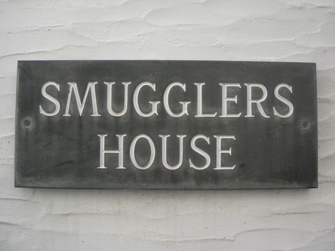 Ein Schild mit der Aufschrift Smugglers House