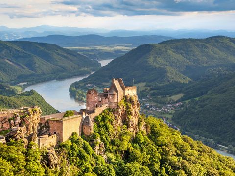 Blick von der Burgruine Aggstein ins Donautal