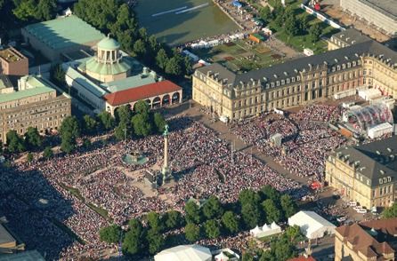 Eindrucksvolle Kulisse: Der Eröffnungsgottesdienst in Stuttgart