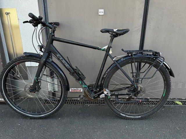 Schwarz-grünes Herrenfahrrad