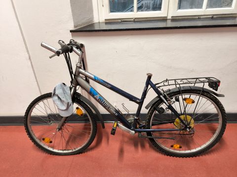 Silber-blaues Herrenfahrrad