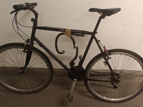 Schwarzes Herrenfahrrad