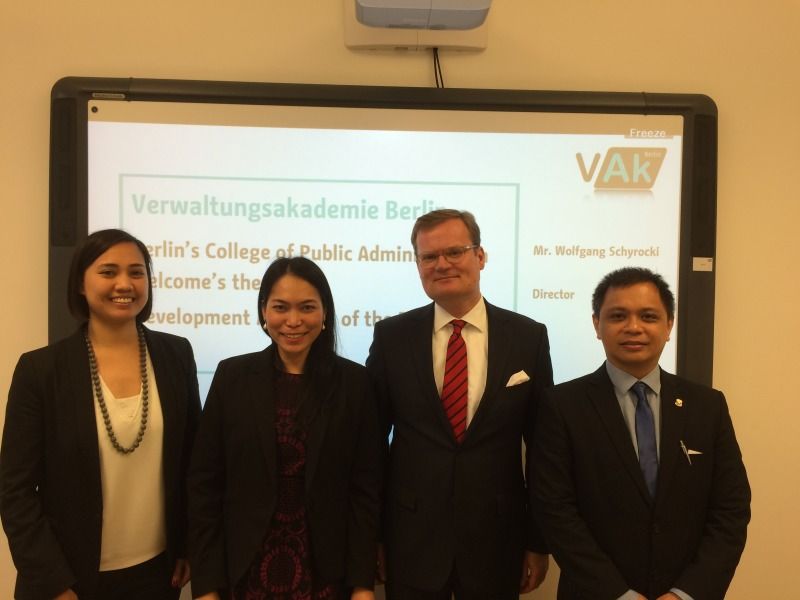 Delegation von den Philippinen mit Wolfgang Schyrocki, Direktor der VAk