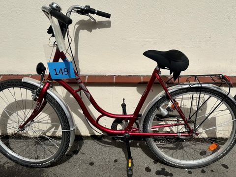 Rotes Damenfahrrad