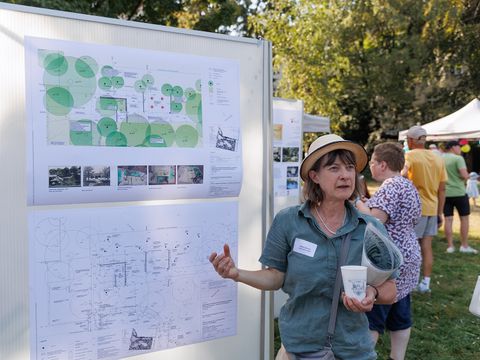 Dr. Anke Werner erklärt ihre Planung