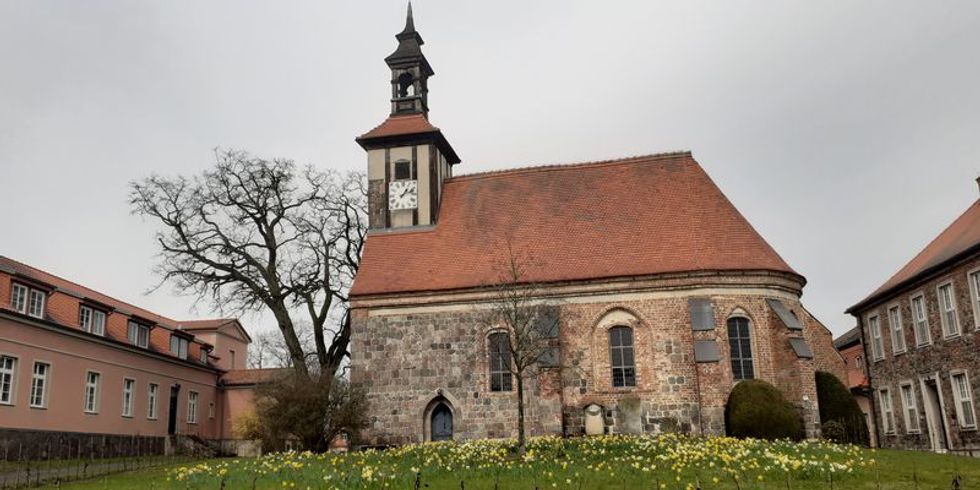 Blick auf die Komtureikirche St. Sebastian in Lietzen