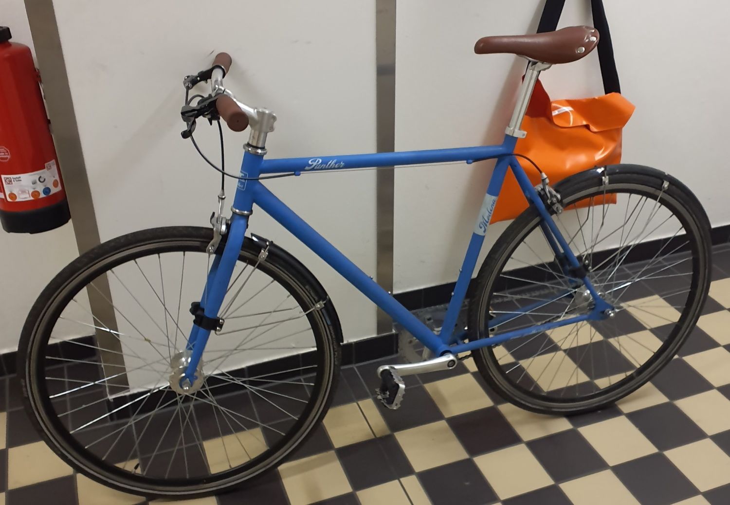 Blaues Herrenfahrrad