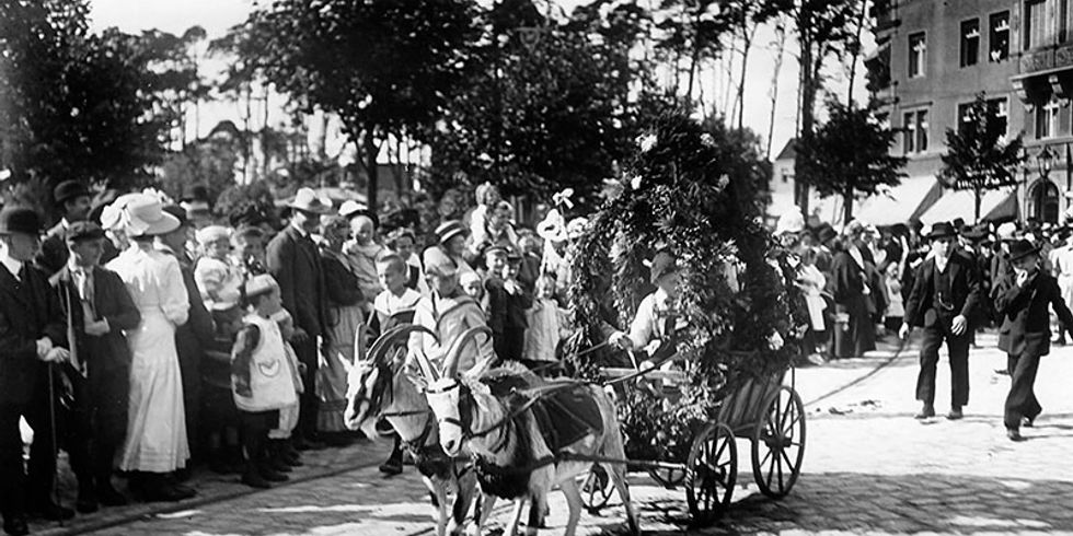 Max Skladanowsky, Erntefestumzug am Bismarckplatz, 1910