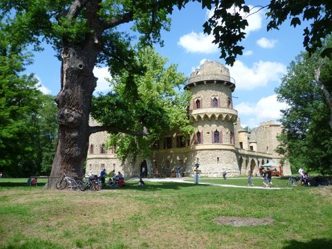 Blick auf die Jagdschloss-Ruine Januv Hrad