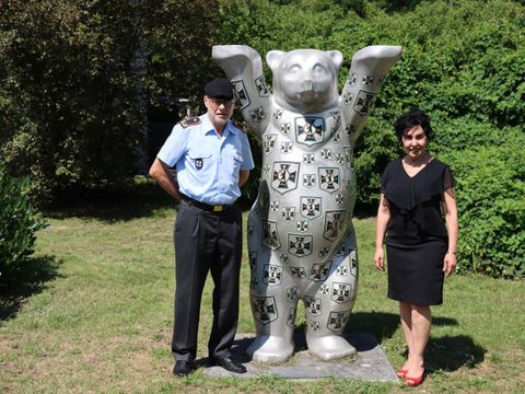 Bildvergrößerung: Bürgermeisterin Demirbüken-Wegner und Brigadegeneral Uchtmann in der Julius-Leber-Kaserne