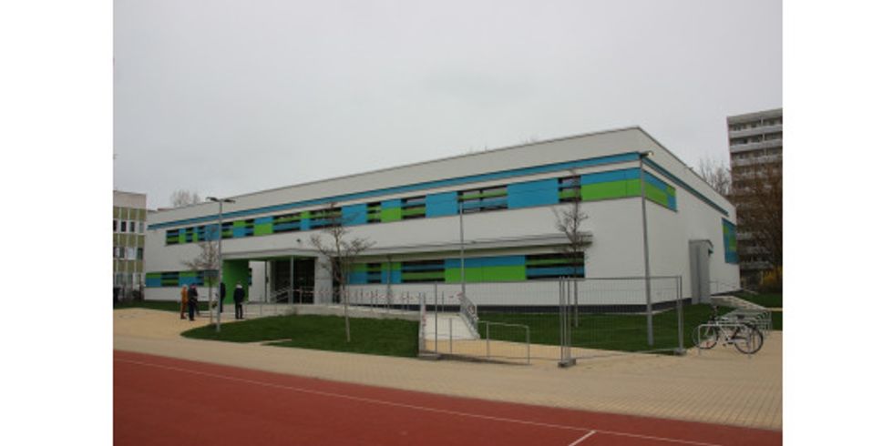 Sporthalle außen