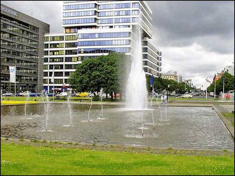 Großes Wasserbecken