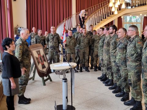 Bildvergrößerung: Angetreten im Foyer des Ernst-Reuter-Saales