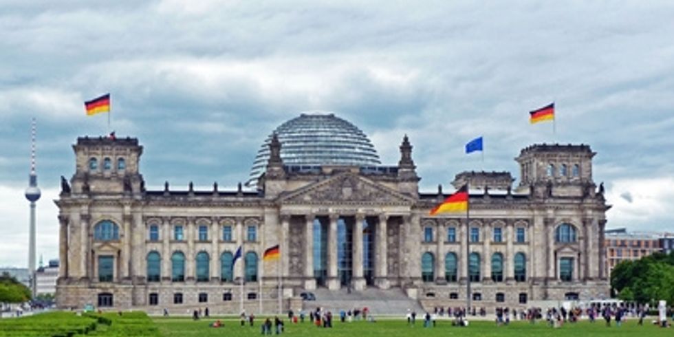 Eingangasportal des Reichstages in Berlin